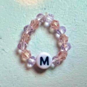 ”M” LETTER CRYSTAL BEADED RING, ONE SIZE, LIGHT PINK/LIGHT PURPLE